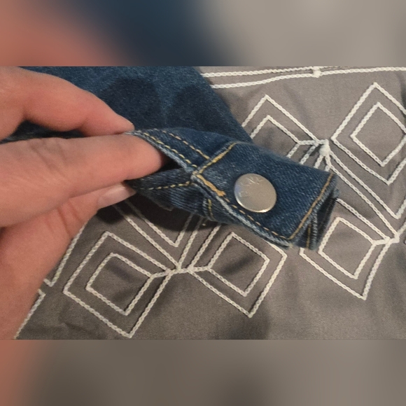 DKNY Toddler Girl Jean Jacket Size 3T - Picture 5 of 13